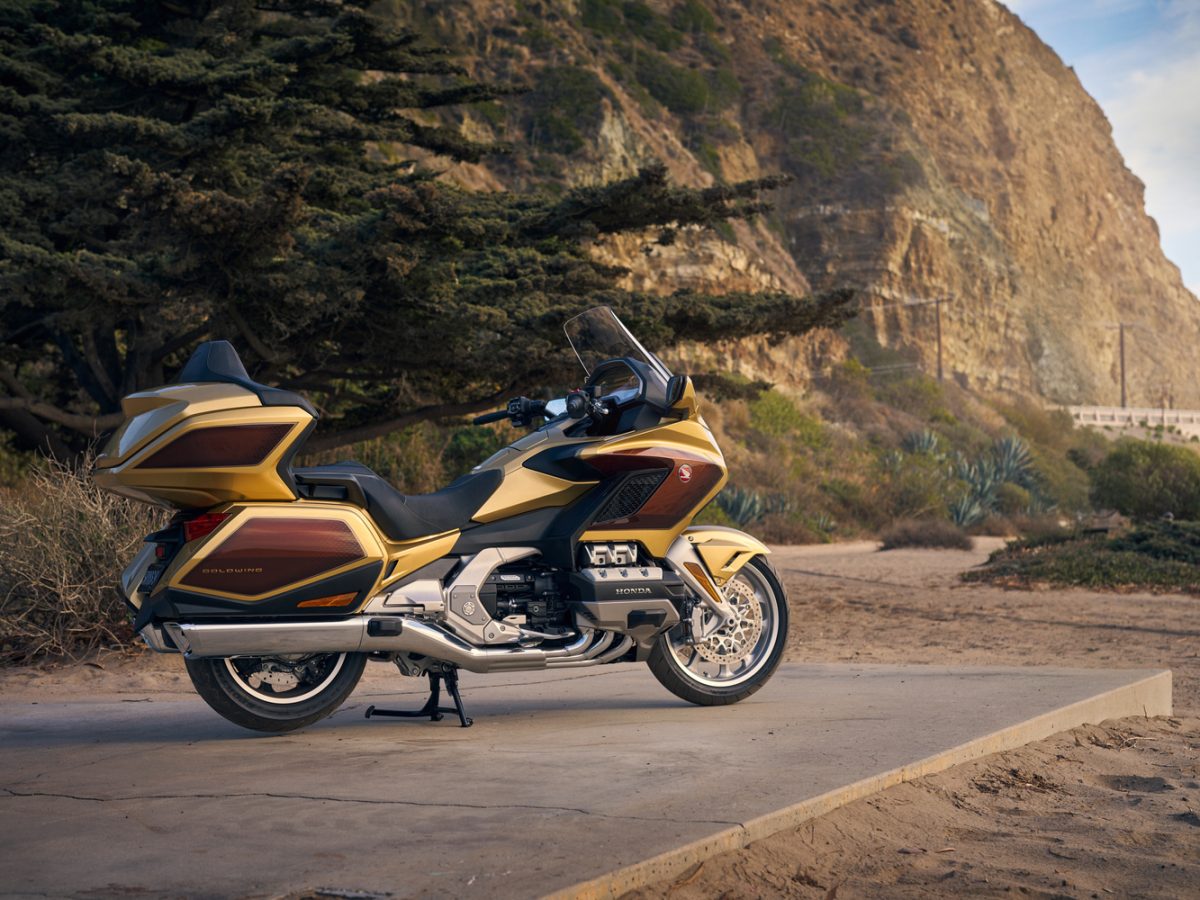 Electronic-Suspension---2025-GL1800_Location_Goldwing_Gold_0007_L