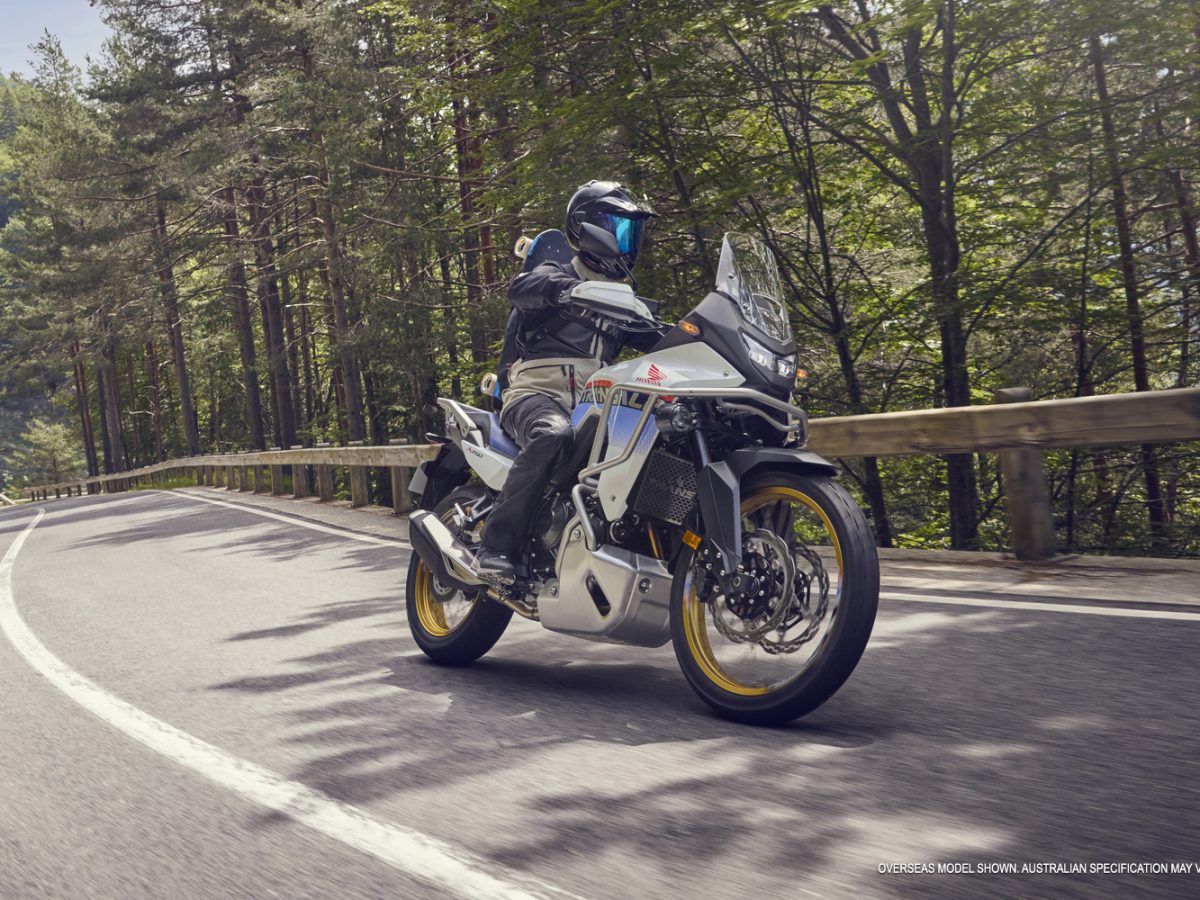 XL750_Transalp_2025_Hero_Listing